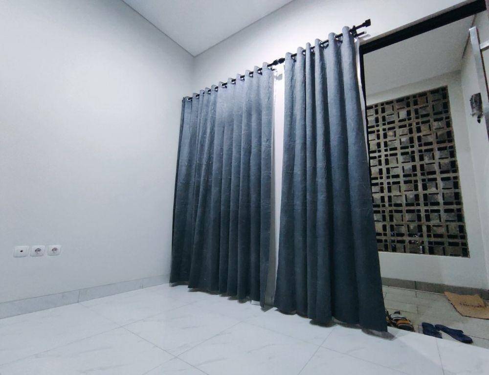 curhat tetangga parkir kendaraan di rumah orang (twitter.com/widino)