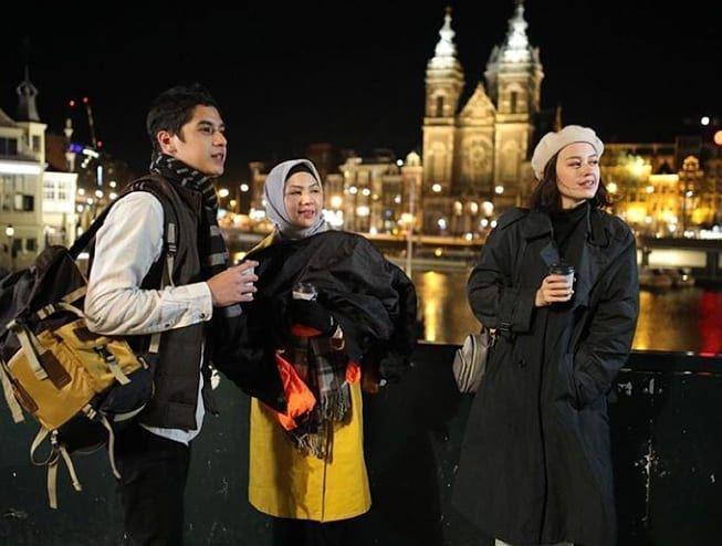 cuplikan penampilan Jessica Mila dan Al Ghazali di film Mengejar Surga (dok. Viera Films/Mengejar Surga)
