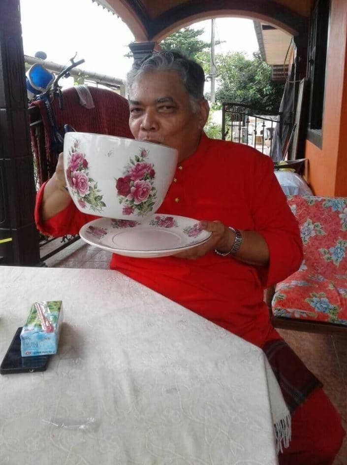 orang pakai benda raksasa (twitter.com/tokanprinting)