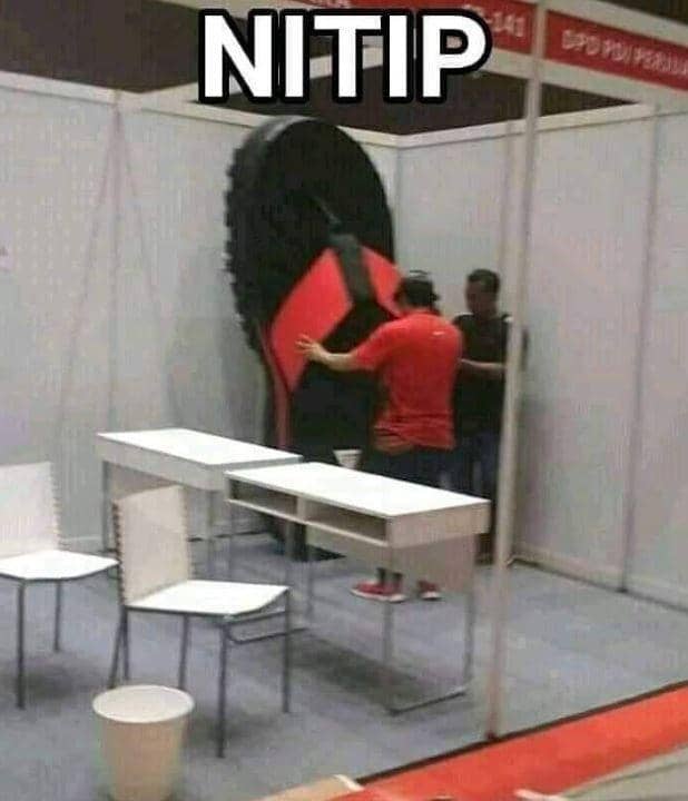 orang pakai benda raksasa (instagram.com/sukijan.id)