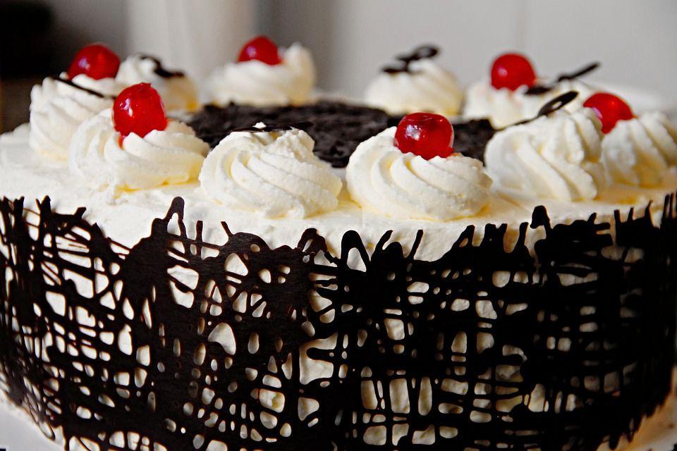 5 Tips Membuat Kue Black Forest yang Empuk dan Gak Bantat