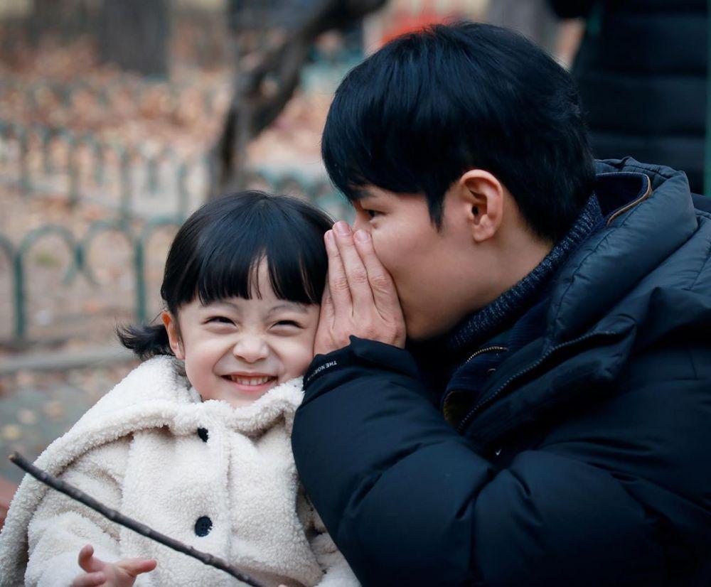 Belum Menikah, 9 Aktor Ini Jadi Ayah Tunggal di Drama dan Film Korea