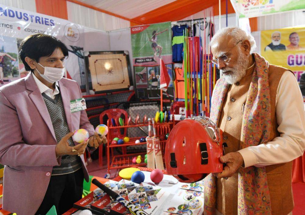 PM Narendra Modi (kanan) (Twitter.com/Narendra Modi)