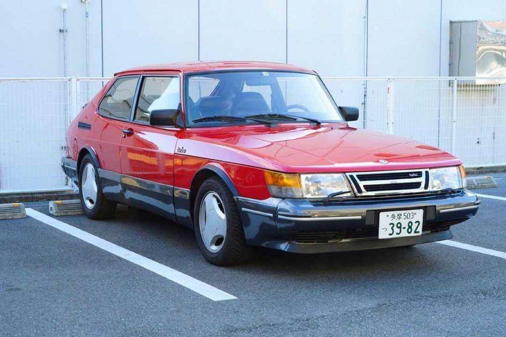 mobil Saab 900 Turbo (instagram.com/drivemycar_mv)