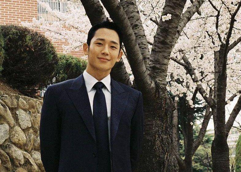 Jung Hae In pemeran drama Snowdrop (Instagram.com/holyhaein)
