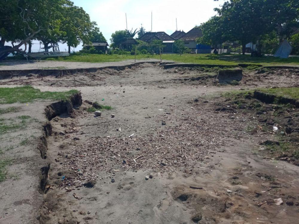 Rusak Parah, Lapangan Olahraga di Nusa Penida Belum Juga Diperbaiki