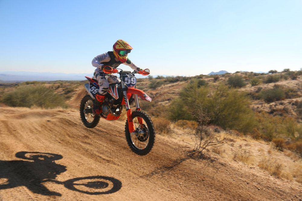 ilustrasi motocross (unsplash.com/Lital Levy)