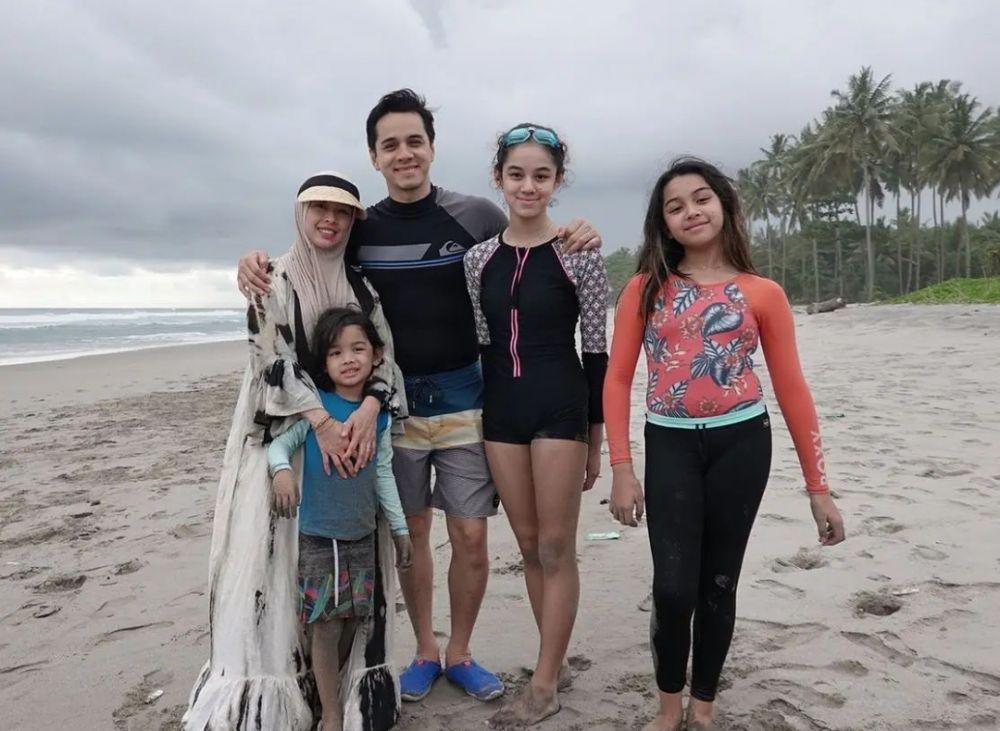 Ajarkan Anak Cinta Alam, 9 Kegiatan Seru Keluarga Rionaldo Stokhorst