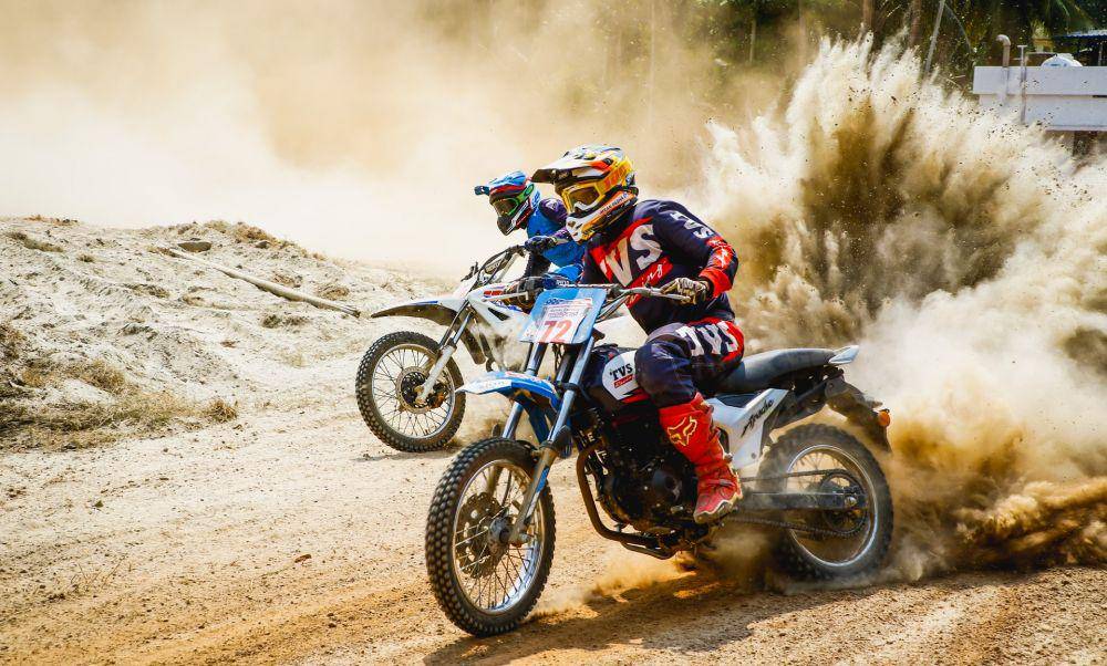 ilustrasi motocross (unsplash.com/vikram sundaramoorthy)