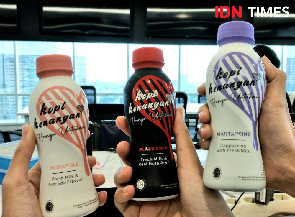 Tiga varian unik Kopi Kenangan Hanya Untukmu (IDN Times/Dhiya Awlia Azzahra)