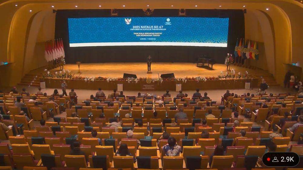 Presiden Jokowi memberikan arahan di Dies Natalis ke-67 Universitas Katolik Parahyangan pada Senin (17/1/2022). (youtube.com/UNPAR OFFICIAL)