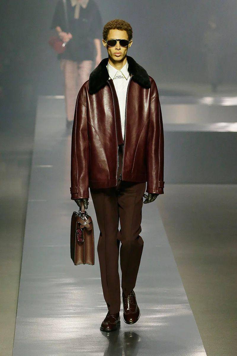 Style pria yang berkelas dari Fendi di Milan Fashion Week (MFW) Menswear Fall/Winter 2022/2023 (milanofashionweek.cameramoda.it)