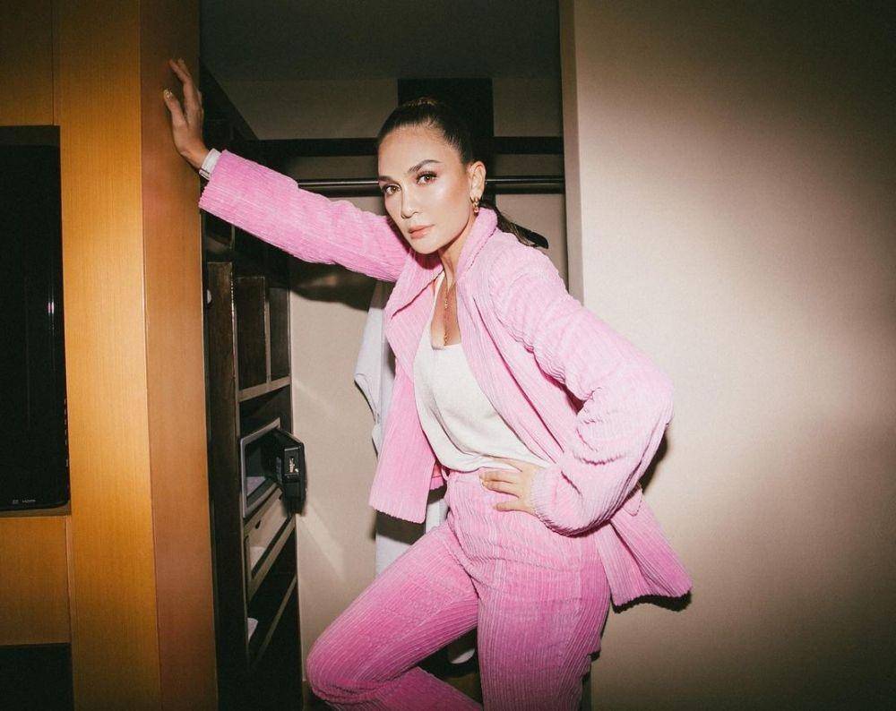 Luna Maya (instagram.com/lunamaya)