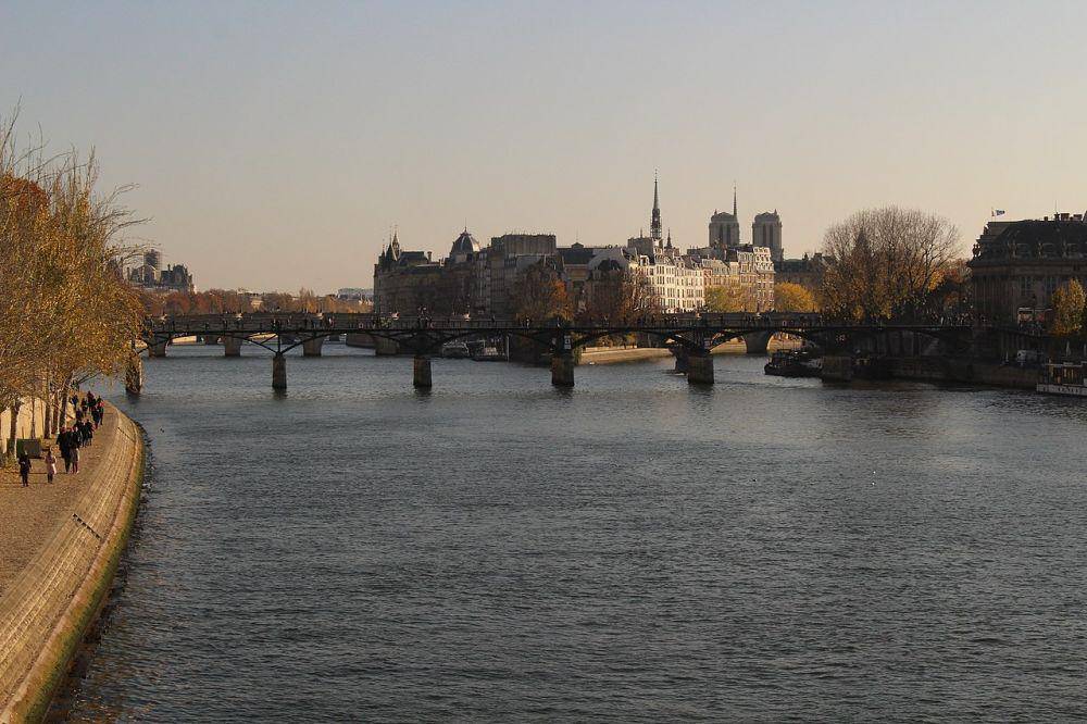 potret sungai Seine, Paris (commons.wikimedia.org/Nadiantara)