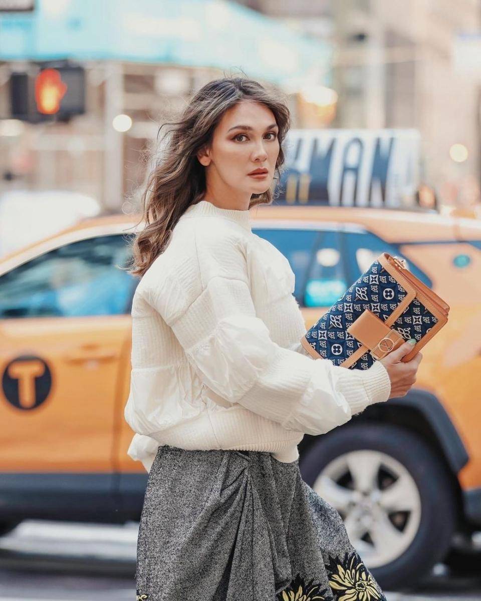 Luna Maya (@aldiphoto via instagram.com/lunamaya)