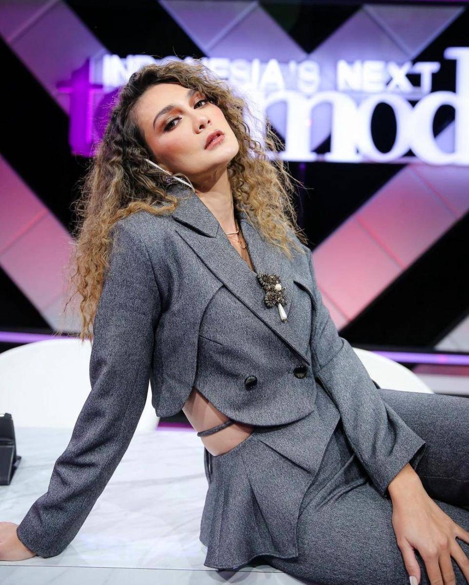 Luna Maya (instagram.com/lunamaya)