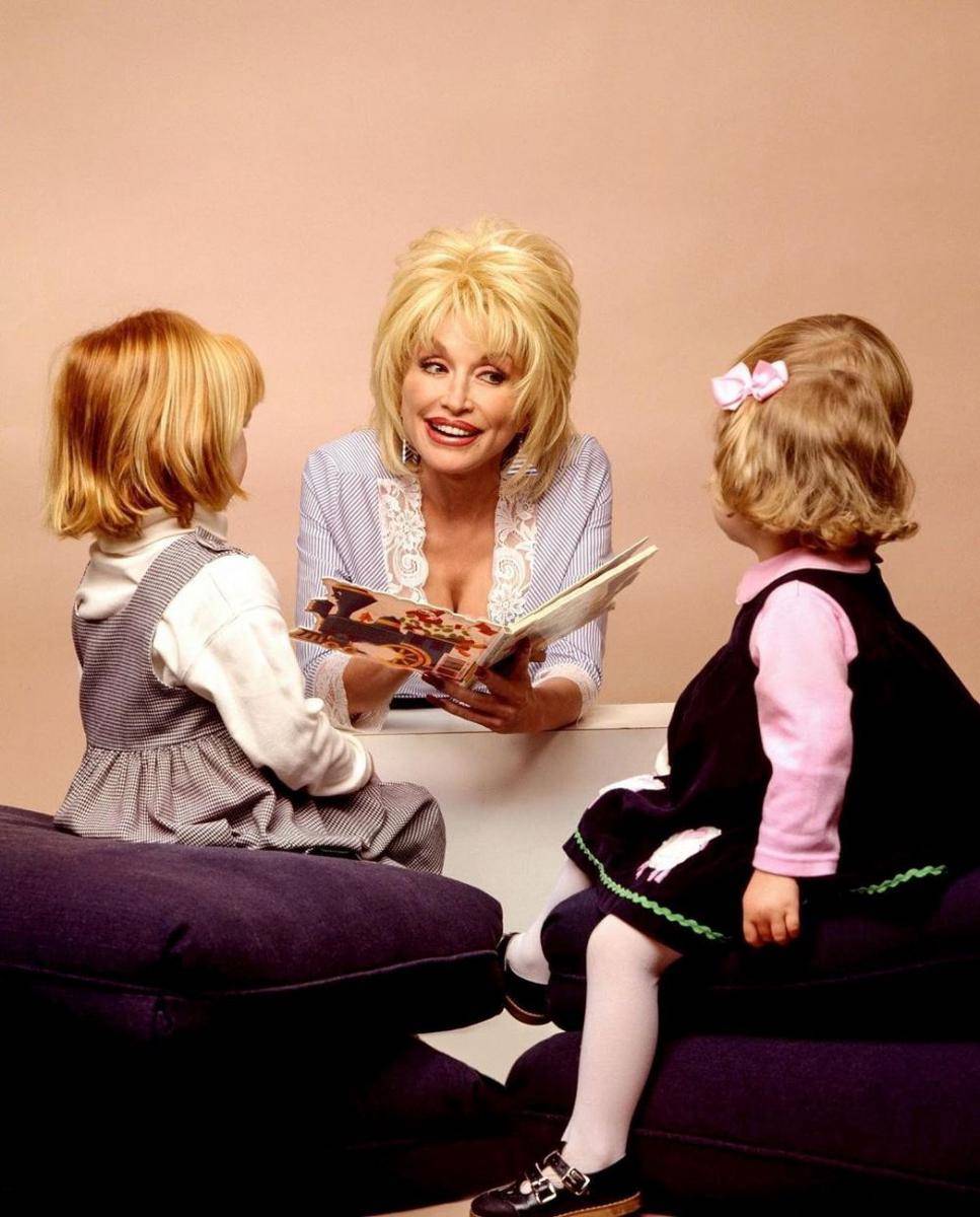Dolly Parton (instagram.com/dollyparton)