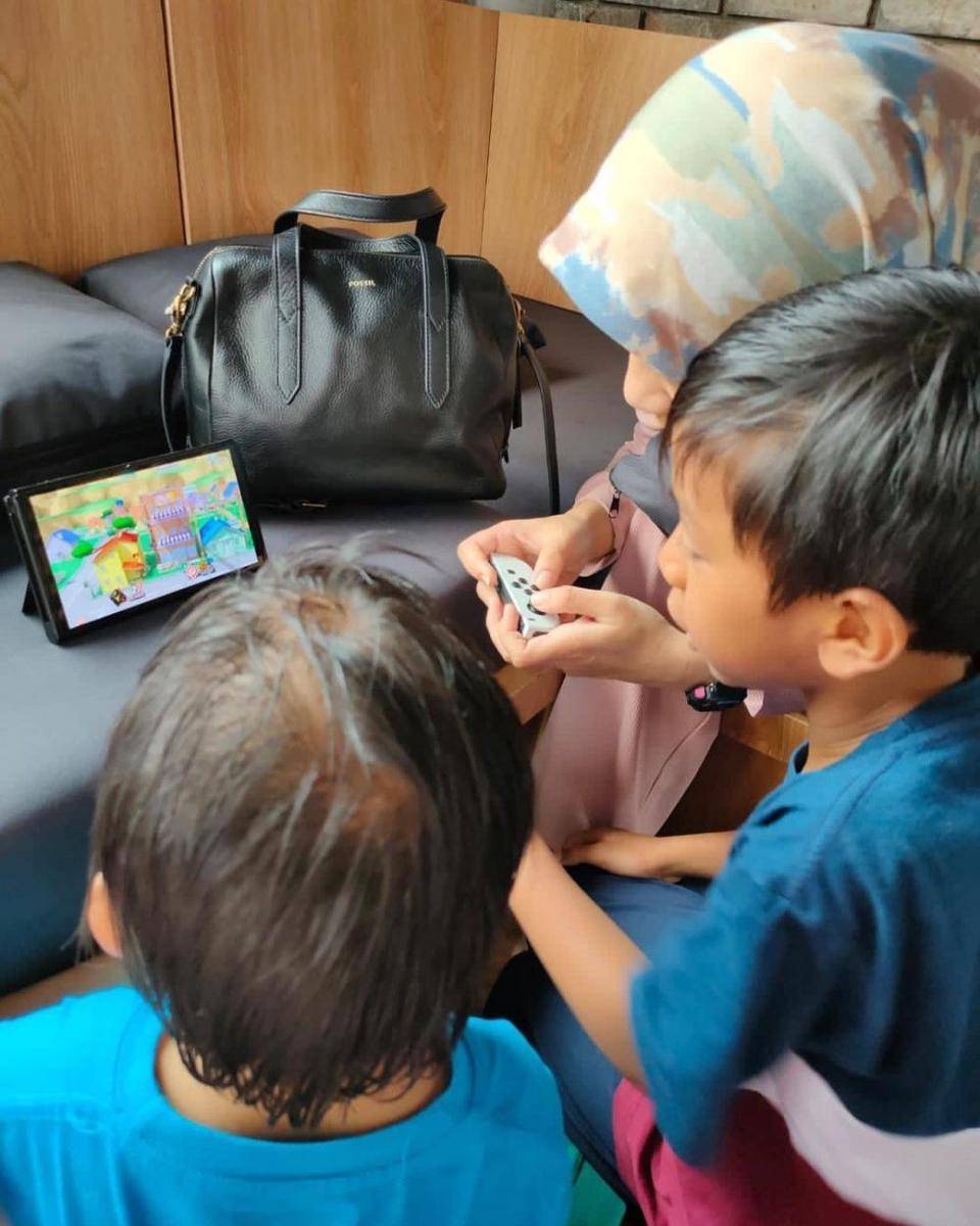 Mommy ASF penulis Layangan Putus (instagram.com/ecaprasetya)
