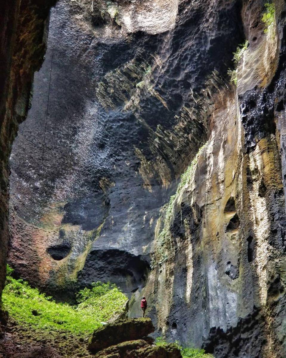 pemandangan yang menakjubkan di dalam Gua Gomantong (instagram.com/travis_chong)