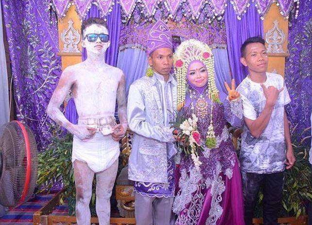 barang tak lazim di nikahan (instagram.com/duhreceh)