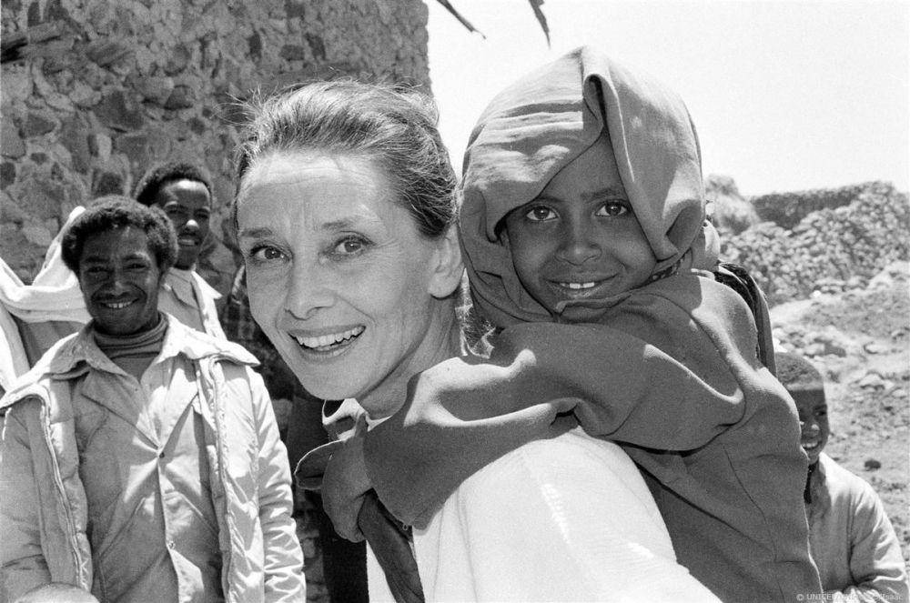 Audrey Hepburn untuk UNICEF (twitter.com/UNICEF)