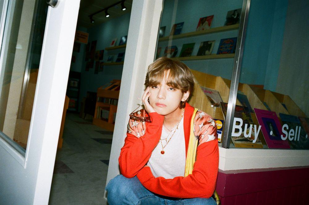 7 Lagu yang Dinyanyikan Solo oleh V BTS, Lirik Penuh Makna