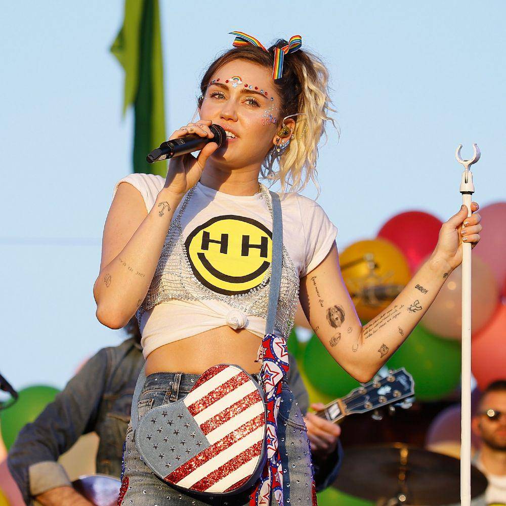 Miley Cyrus saat meluncurkan Happy Hippie Foundation (twitter.com/sonymusic)