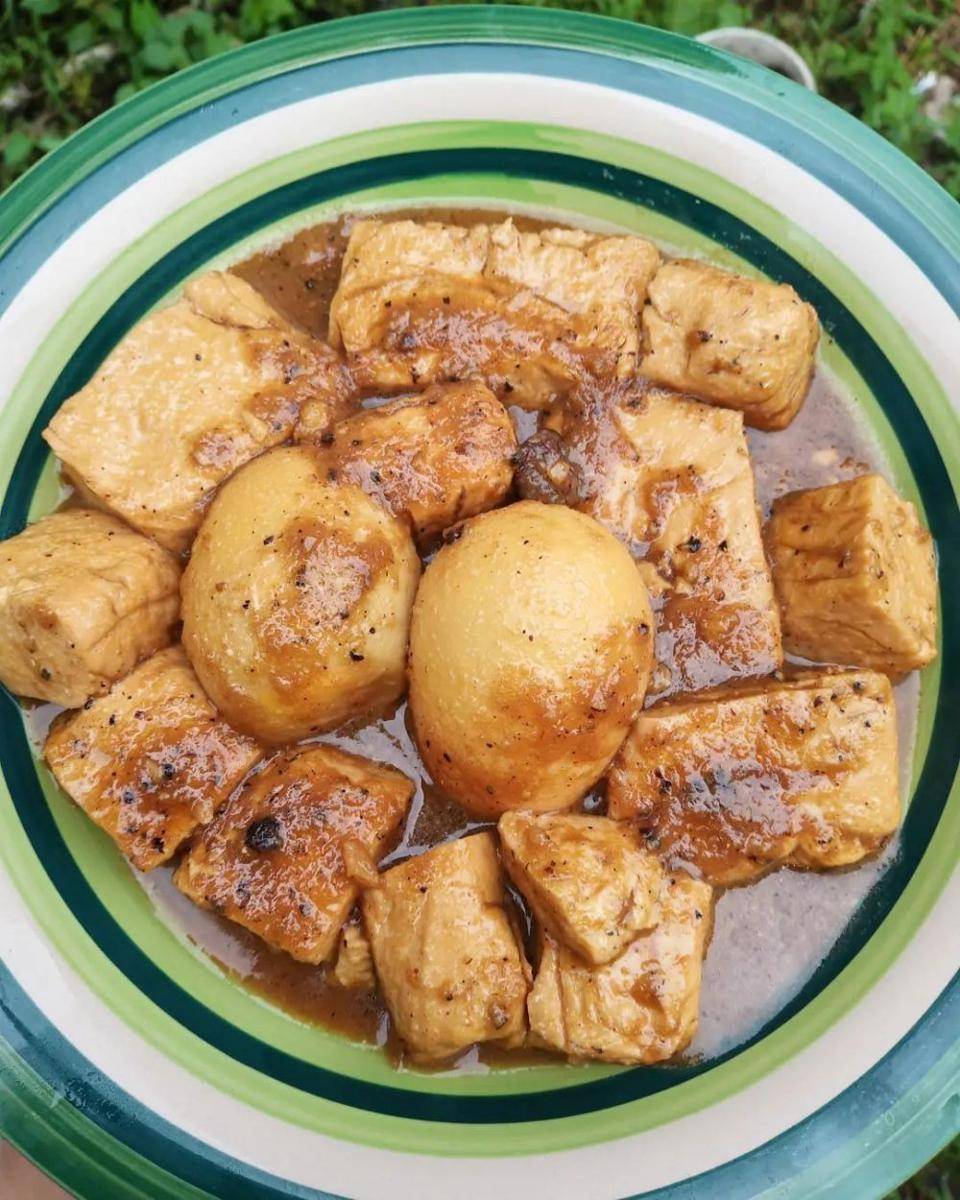 Semur telur (instagram.com/cecerika87)
