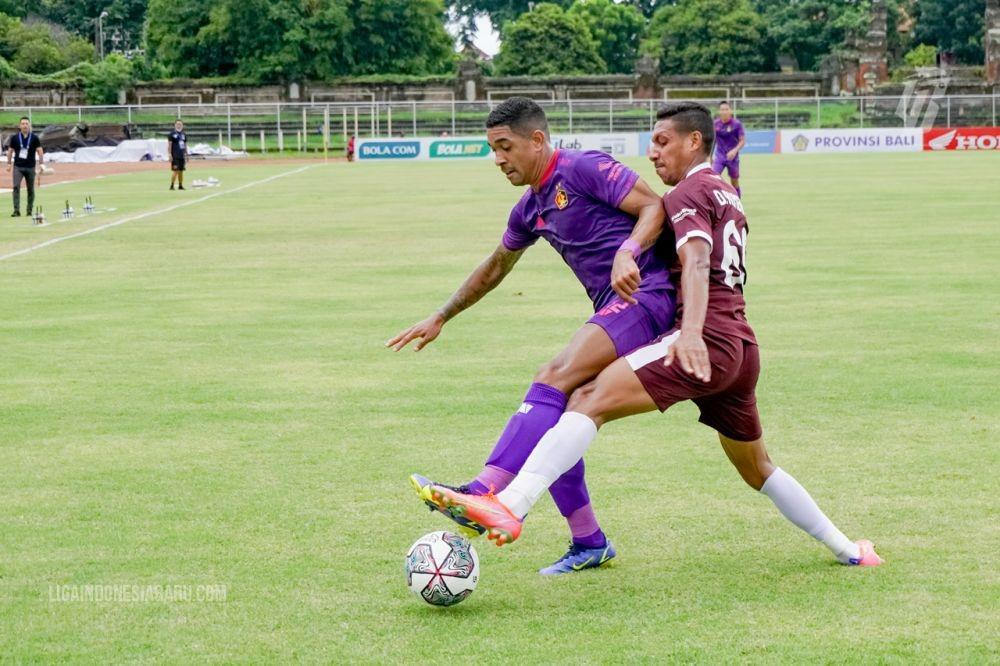 Pemain Persik Kediri saat melawan PSM Makasar. ligaindonesiabaru.com