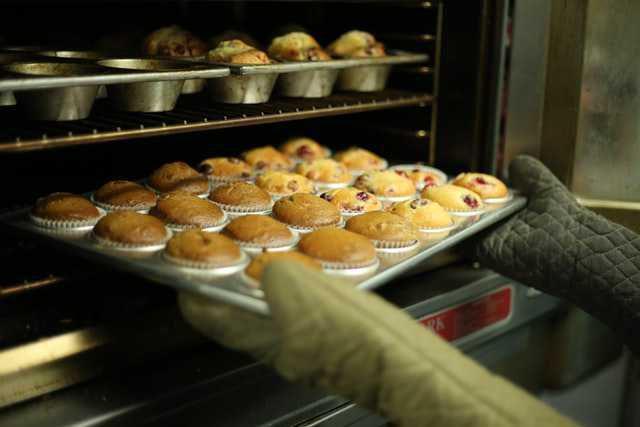 ilustrasi memanggang muffin (unsplash.com/Taylor Grote)