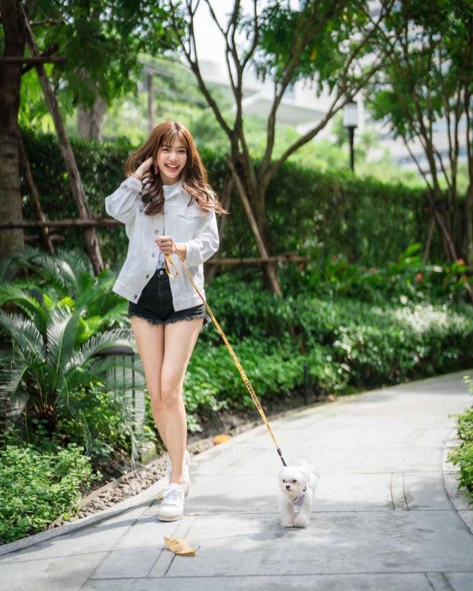 ide OOTD ala Maprang Alrisa (instagram.com/alrisaa)