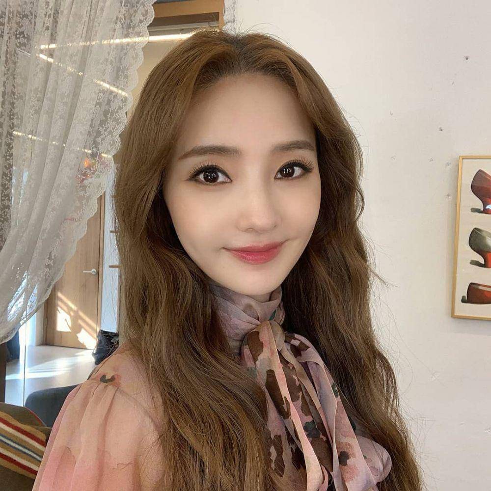 Han Chae Young (instagram.com/han_chae_young_)