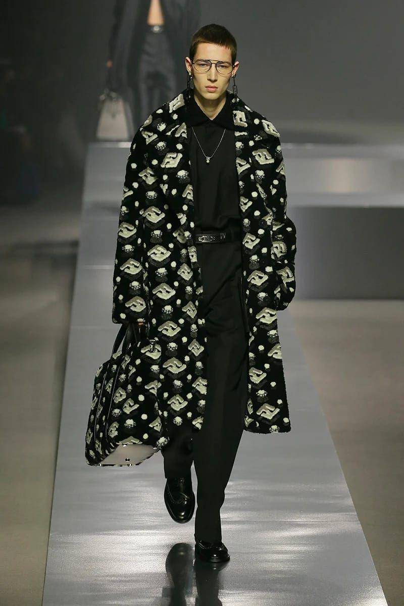 Style pria yang berkelas dari Fendi di Milan Fashion Week (MFW) Menswear Fall/Winter 2022/2023 (milanofashionweek.cameramoda.it)