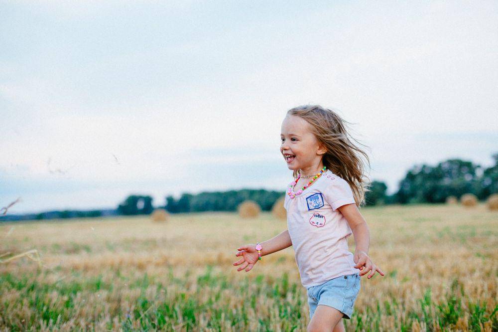 ilustrasi anak berjalan (pexels.com/Pixabay)