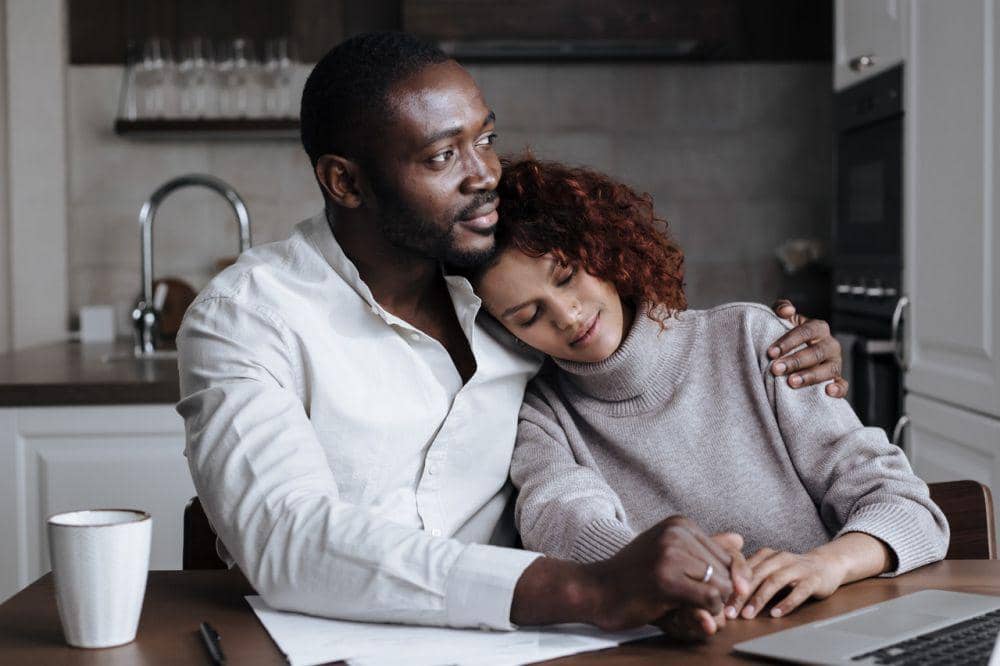 ilustrasi menikmati kebersamaan (pexels.com/Ron Lach)