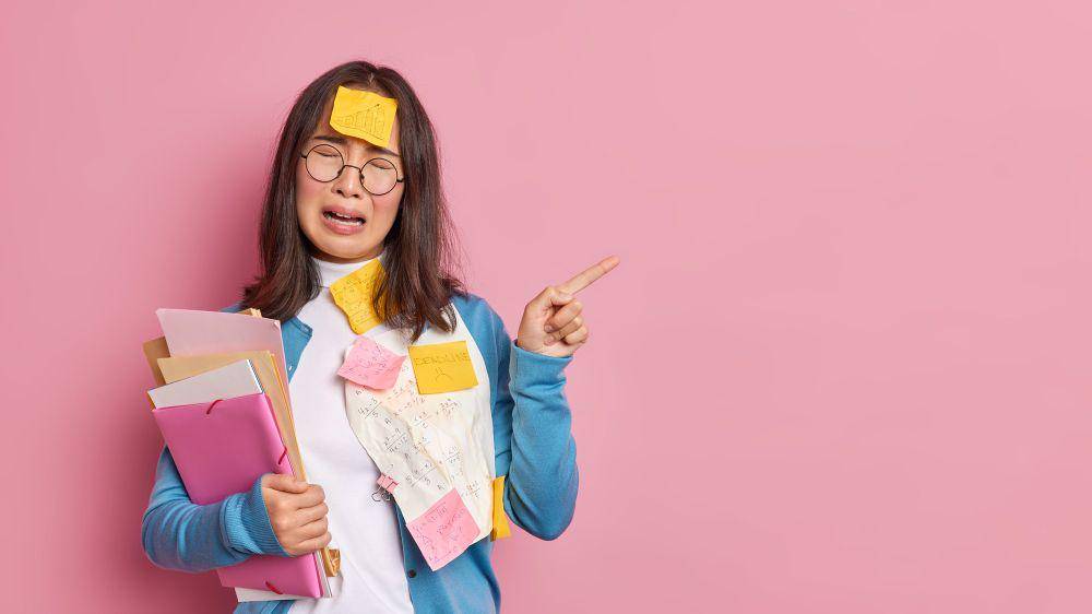ilustrasi ingin mengajukan permintaan (freepik.com/wayhomestudio)