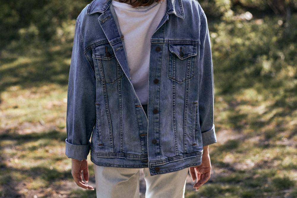Jaket denim pria (unsplash.com/Vladyslav Tobolenko)
