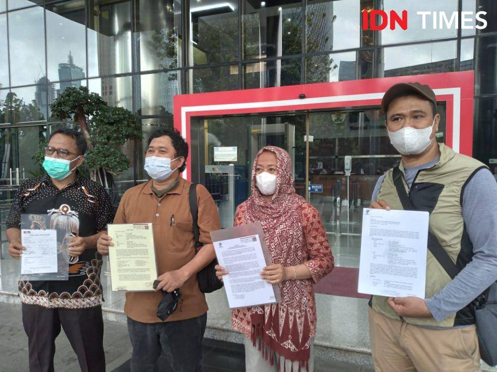 Perkumpulan Sawit Watch laporkan dugaan korupsi ke KPK pada Selasa (18/1/2022). (dok KPK)