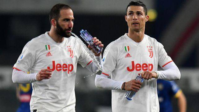 Gonzalo Higuain dan Cristiano Ronaldo (fcbarcelonanoticias.com)