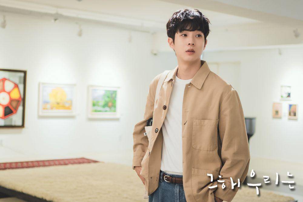 outfit Choi Woo Shik dalam KDrama Our Beloved Summer (dok. SBS/Our Beloved Summer)