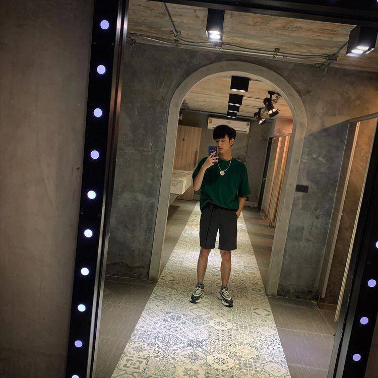 Ide OOTD Kasual ala Aktor Muda Thailand Chimon Wachirawit (instagram.com/chimonac)