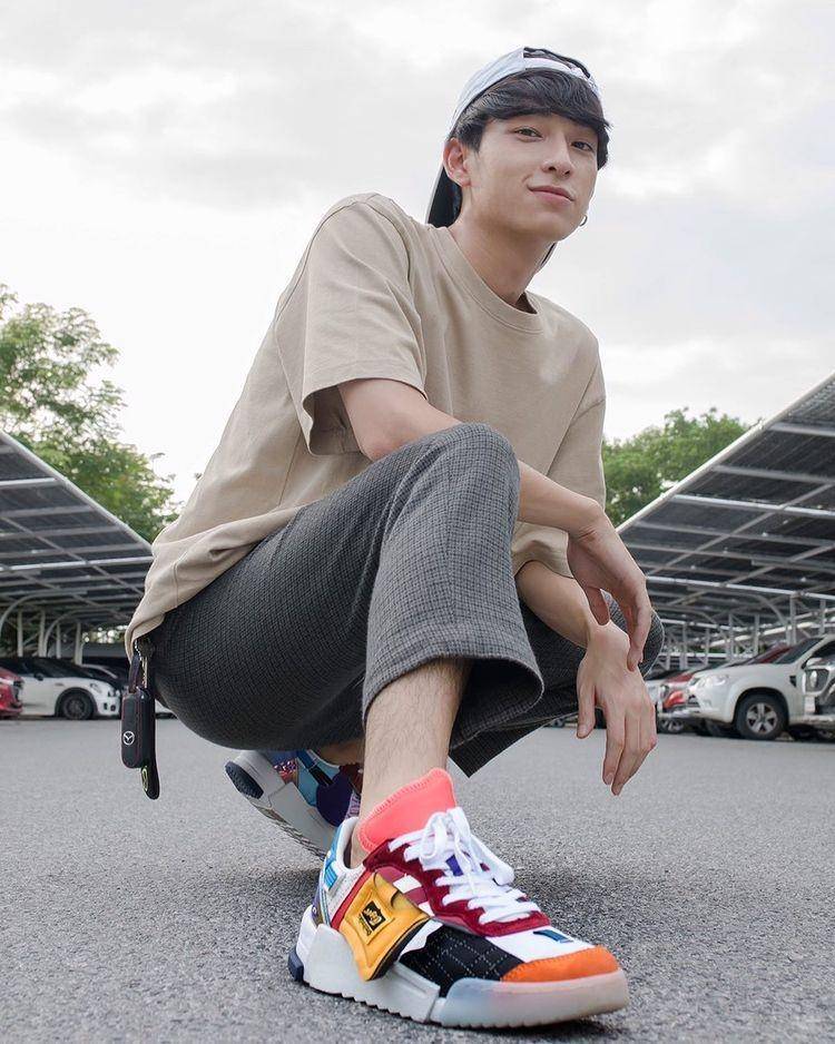 Ide OOTD Kasual ala Aktor Muda Thailand Chimon Wachirawit (instagram.com/chimonac)