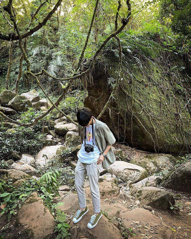 Ide OOTD Kasual ala Aktor Muda Thailand Chimon Wachirawit (instagram.com/chimonac)