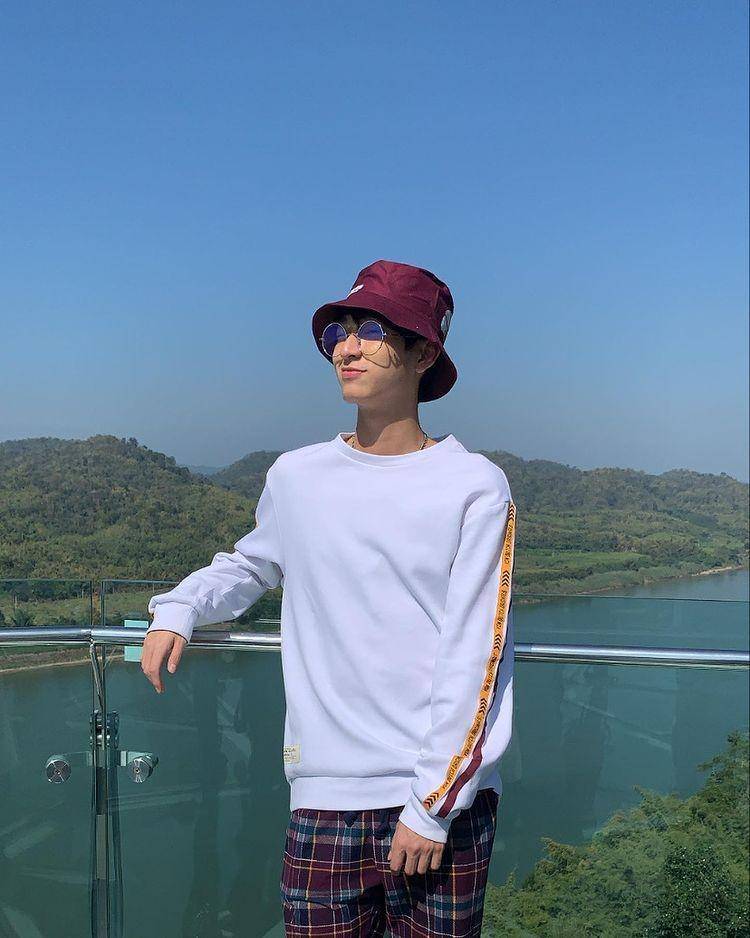 Ide OOTD Kasual ala Aktor Muda Thailand Chimon Wachirawit (instagram.com/chimonac)
