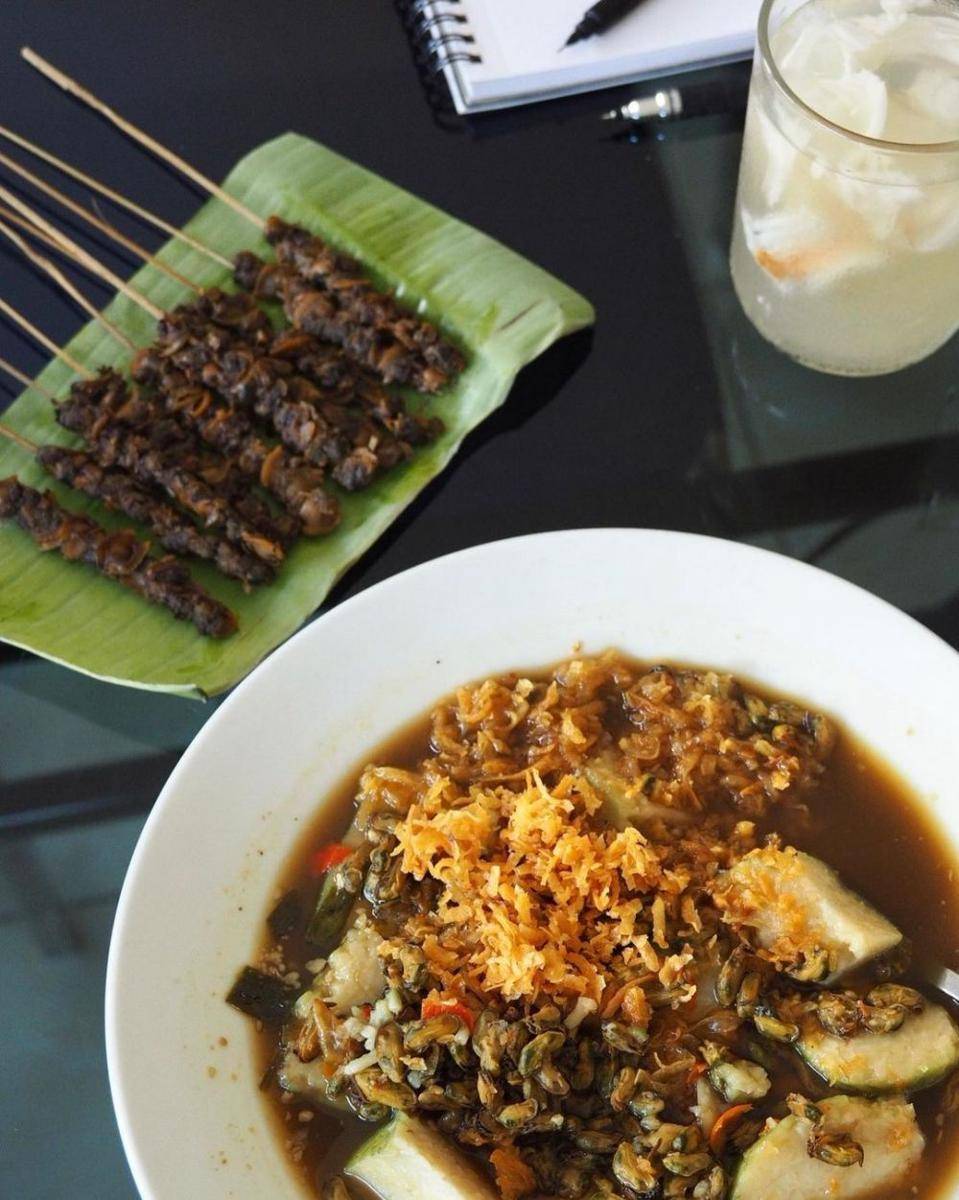 Lontong Kupang Pak Misari (instagram.com/ferri_way)