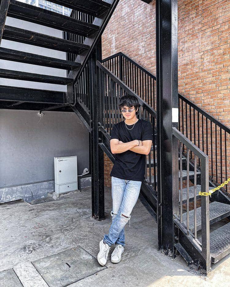 Ide Padu Padan ala Arbani Yasiz (instagram.com/arbaniyasiz)