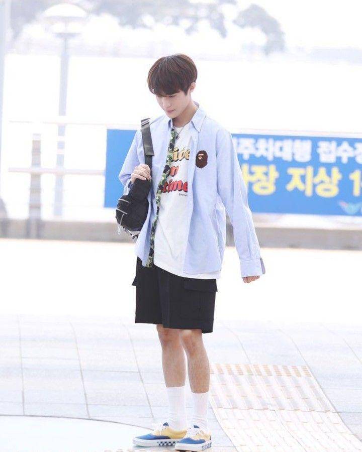 kemeja ala member WayV (instagram.com/nctunited00)