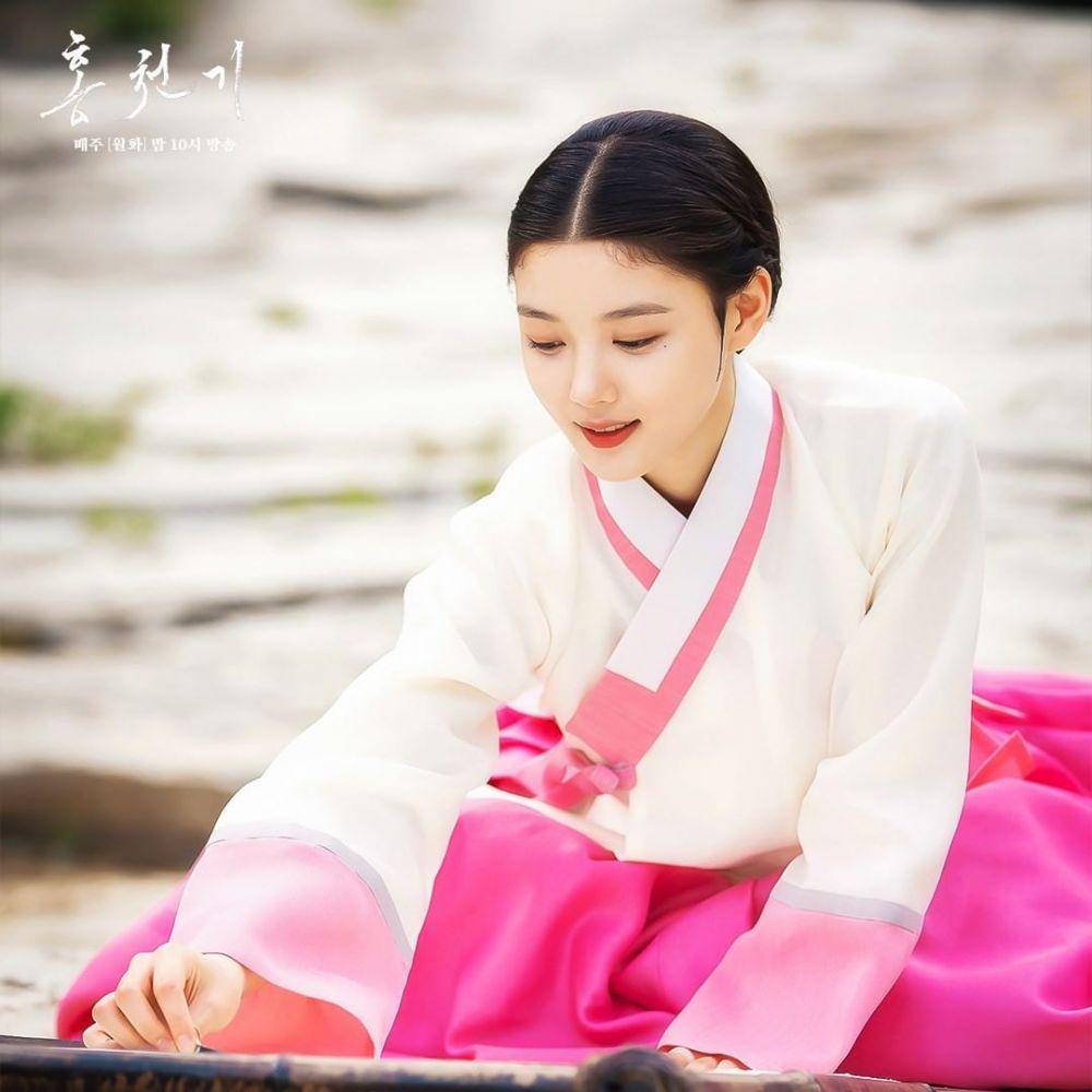 Kim Yoo Jung sebagai Hong Cheon Gi di Lovers of The Red Sky (instagram.com/sbsdrama.official)