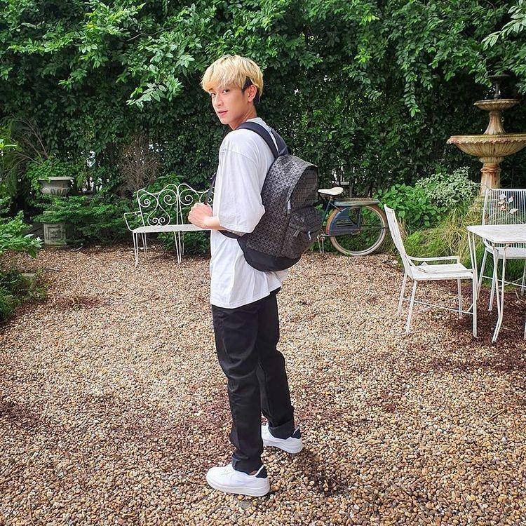 Ide OOTD Kasual ala Aktor Muda Thailand Chimon Wachirawit (instagram.com/chimonac)