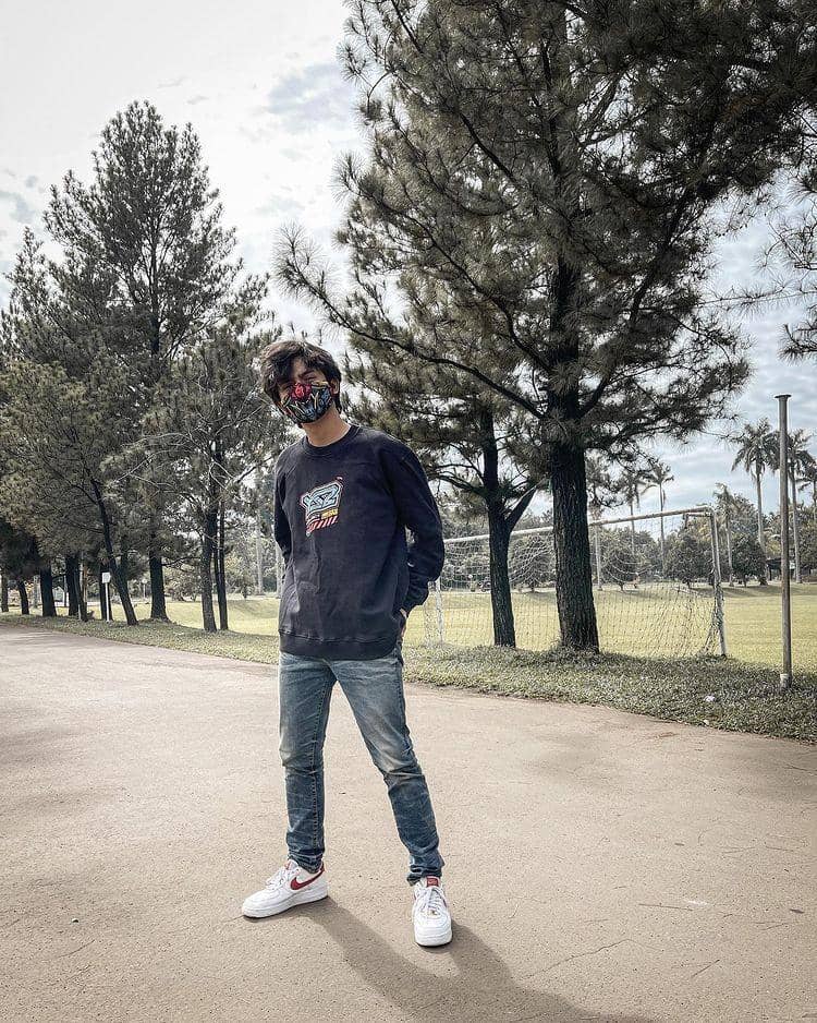 Ide Padu Padan ala Arbani Yasiz (instagram.com/arbaniyasiz)